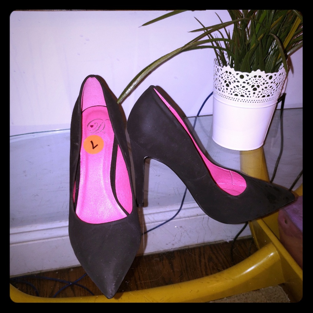 black pumps